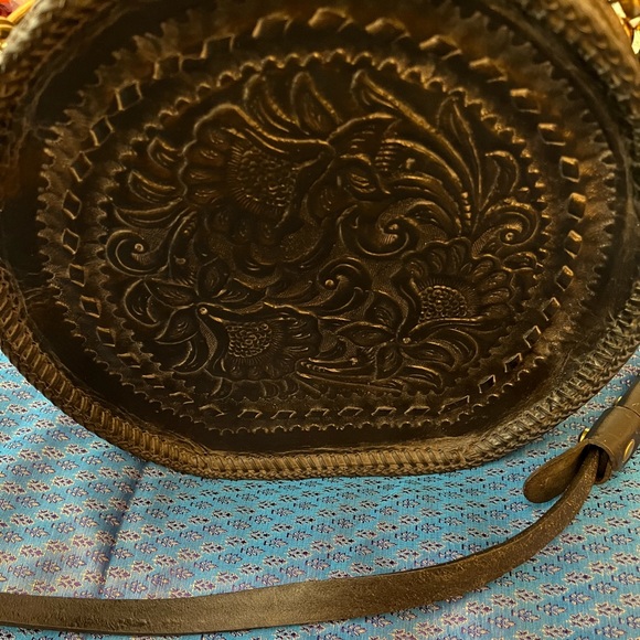 Mary Alice Palmer design handcrafted tooled leather round bag in black - Picture 13 of 14